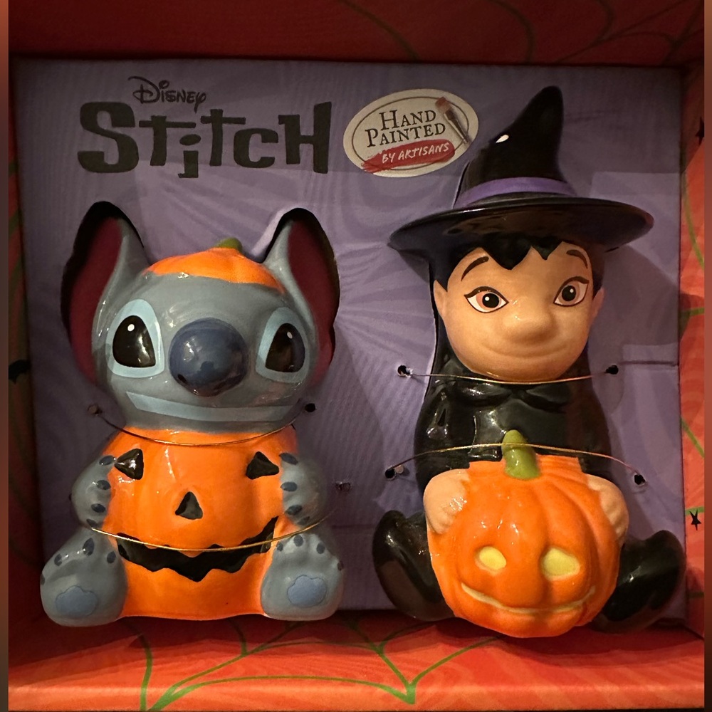 Lilo & Stitch Halloween 👻 🧂 and Pepper shakers.